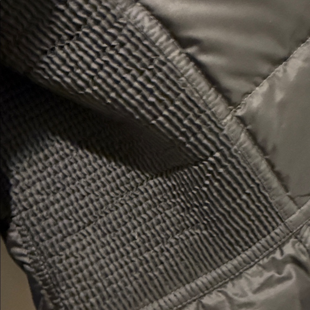 đź’‹Burberry Women's Black Puffer Jacket 007 - Picture 9 of 11